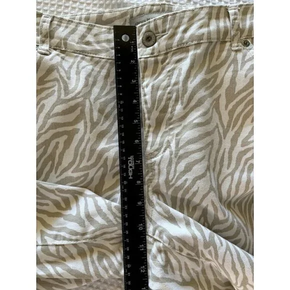 Chicos Platinum Denim Zebra Print Tan White Womens Size 2.5 /14US Ankle Jeans - Picture 9 of 12